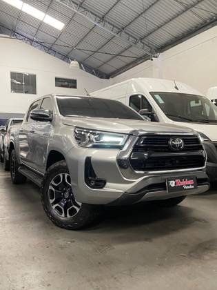 TOYOTA HILUX 2.8 D-4D TURBO DIESEL CD SRX 4X4 AUTOMÁTICO